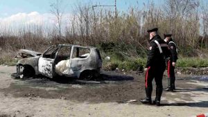 Bruciato vivo in auto, arrestata ex moglie