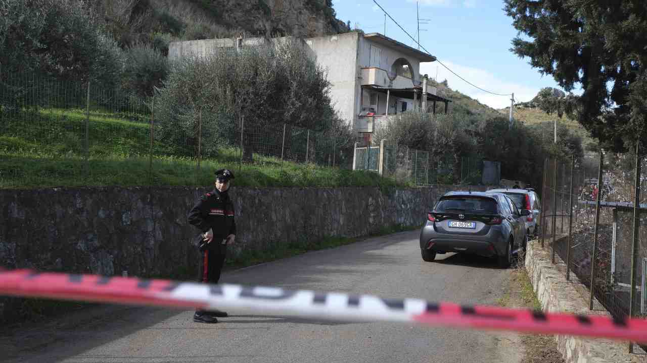 I carabinieri sul luogo della strage