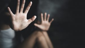Modena, violentano una 12enne e filmano tutto